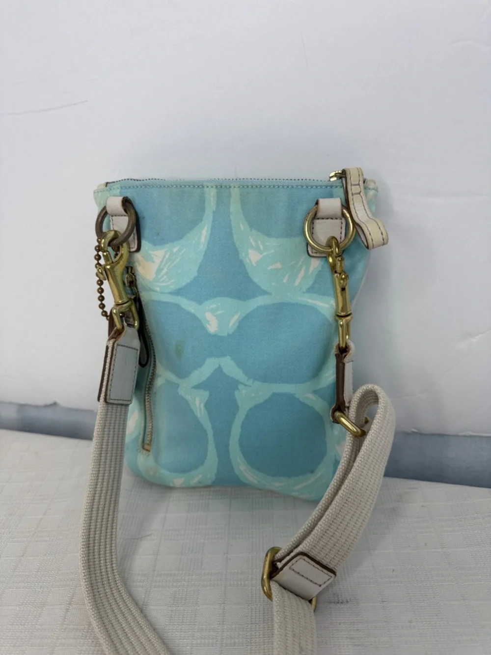 Coach Signature light blue/ Cream Scribble Swing pack Hipster F10801 - Picture 3 of 11